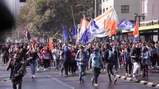 Σαντιάγο Χιλή Απριλίου 2018 Χιλιανοί Διαδήλωσαν Στους Δρόμους Του Σαντιάγο — Αρχείο Βίντεο