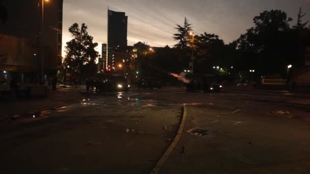 Santiago Chile Oktober 2019 Bereitschaftspolizei Zerstreute Demonstranten Mit Tränengasgewehren Während — Stockvideo