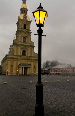 Saints Peter ve Paul arka planda fener. San Peterburg, Rusya