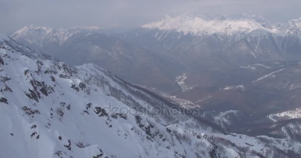 雪の山々。ソチ。自然の森 — ストック動画