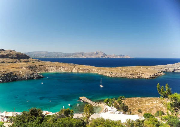 Güneşli görünümü Lindos Bay, Rhodes, Yunanistan