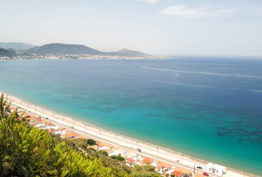 Güneşli görünümü Lindos Bay, Rhodes, Yunanistan
