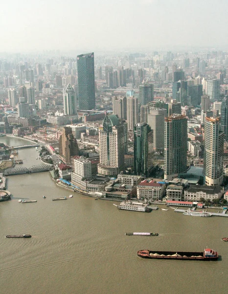 Visa på floden i Shanghai från Pearl tv tower — Stockfoto
