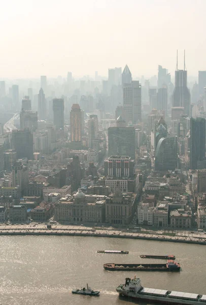 Visa på floden i Shanghai från Pearl tv tower — Stockfoto