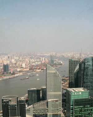 Shanghai, Çin - olabilir. 20, 2016: güzel görünümünden Oriental Pearl Tower Huangpu Nehri üzerinde birçok ünlü simge Şanghay'da dahil olmak üzere alacakaranlık, shanghai.