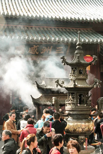 Zhoushan, Çin - olabilir. 25, 2016: buddha Tapınağı sıradan gün boyunca — Stok fotoğraf