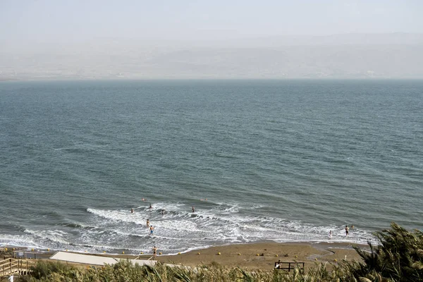 Dead Sea Israel 2019 View Beach Waves People Try Swim — стоковое фото