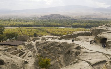 Uplisciche, Georgia -11 / 10 / 2019: Mağara kasabası, antik tarihi yer - günlük manzara