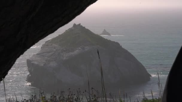 Homens desfrutando de grandes vistas sur — Vídeo de Stock