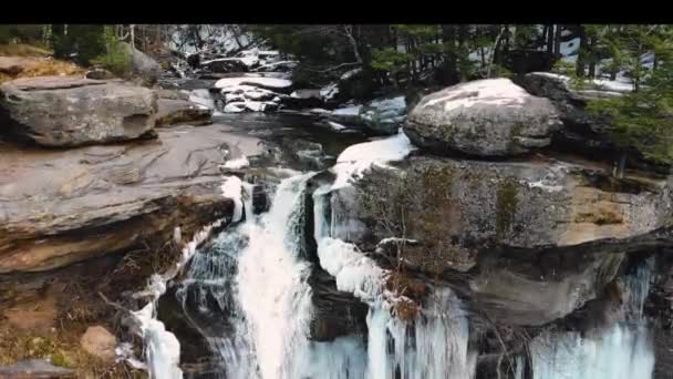 Inverno Cachoeira Água Congelada — Vídeo de Stock