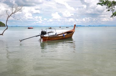 Tayland 'da denizde bir tekne