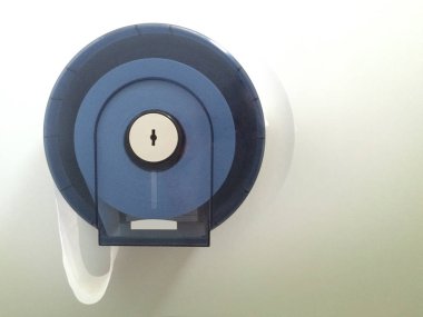 Tuvalette temizlik için tuvalet doku.