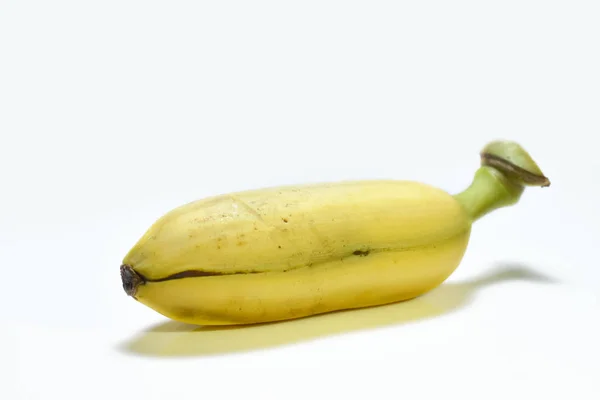 Een banaan op een witte achtergrond scène. — Stockfoto