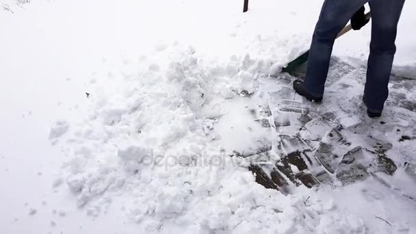 Limpieza Nieve Por Pala — Vídeos de Stock