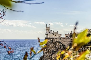 Kırlangıç yuva kale Karadeniz taşın üzerinde. Gaspra.