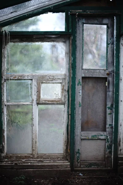 Old window frame with peeling paint and dirty glass. Abandoned b — Stock Photo, Image