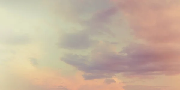 Céu de pôr do sol com fundo de nuvens pastel . — Fotografia de Stock