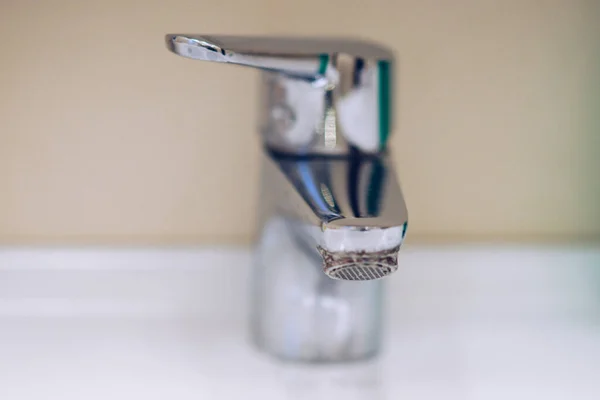 Chrome faucet in the bathroom closeup, selective focus. — Stock Photo, Image