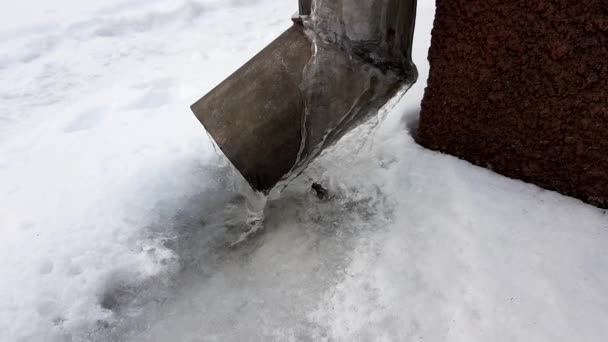 Drainpipe Corner House Covered Ice Icicles — Stock Video