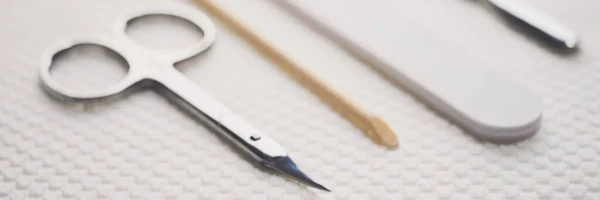Werkzeug Für Maniküre Auf Dem Weißen Tisch Schere Nagelfeile Orangefarbener — Stockfoto