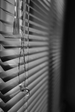 Eski ipli yatay metal bir külüstür. Sahte fotoğraf..