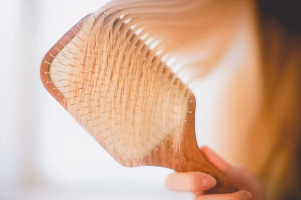 Female Hand Combs Straight Long Blond Hair Wooden Handle Massage — Stock Photo, Image