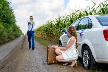 Doğru yeni evli eşi çalışan damat