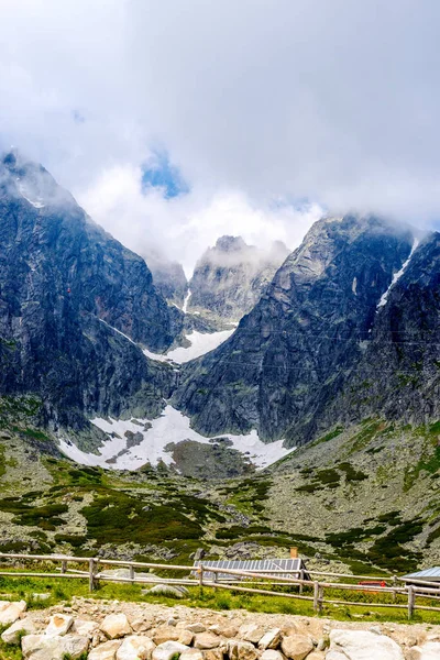 Alti Monti Tatra Coperti Nuvole Giorno Soleggiato Lomnicky Stit — Foto Stock