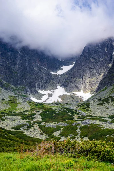 Alti Monti Tatra Coperti Nuvole Giorno Soleggiato Lomnicky Stit — Foto Stock