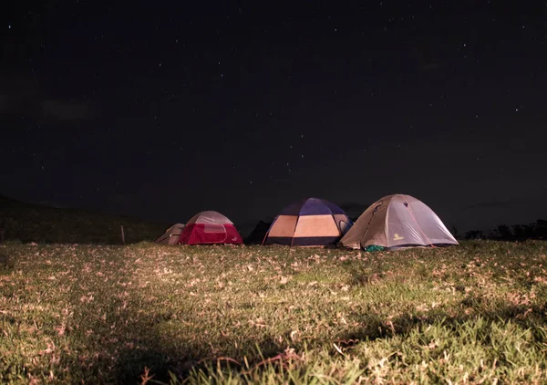 Kamperen op een hostel-weg naar Santa Isabel, Colombia — Stockfoto