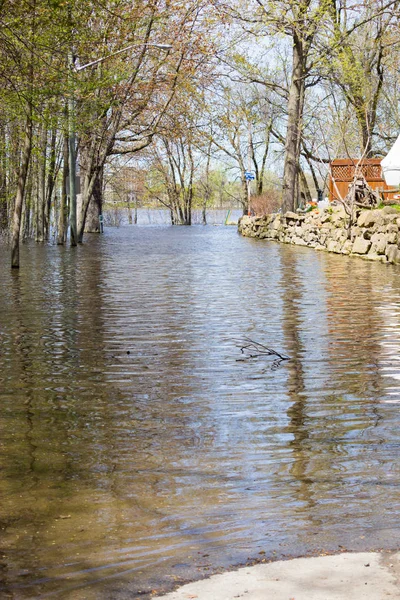 Overstroming in Laval, straten nog steeds overspoeld — Stockfoto