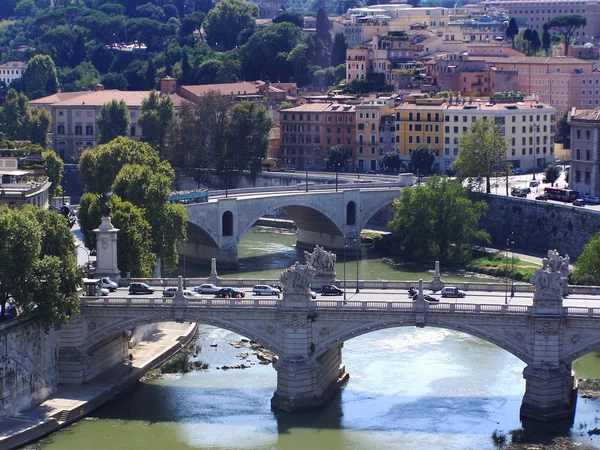 Ponte sobre o Tibre em Roma-Stock fotos — Fotografia de Stock