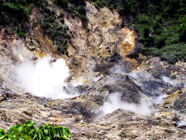 Bezoek aan de vulkaan Soufriere in Saint Lucia — Stockfoto