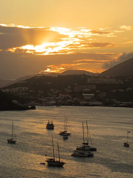 Saint-Thomas, Virgin Adaları Marinada üzerinde günbatımı