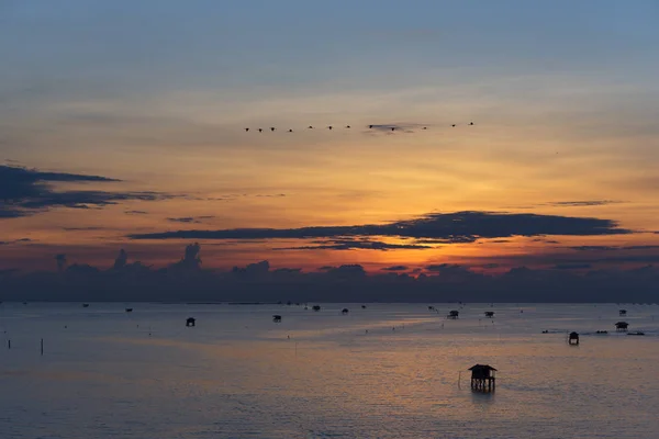 Hermoso amanecer en el mar — Foto de Stock