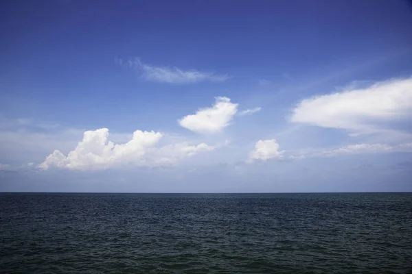 Nube sobre el mar — Foto de Stock