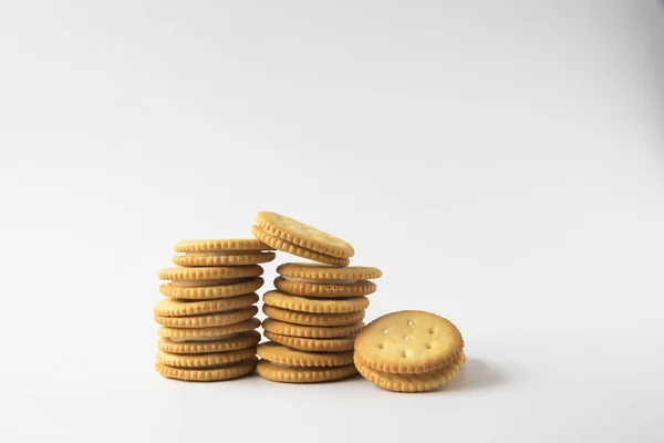 Galletas saladas en el fondo blanco —  Fotos de Stock