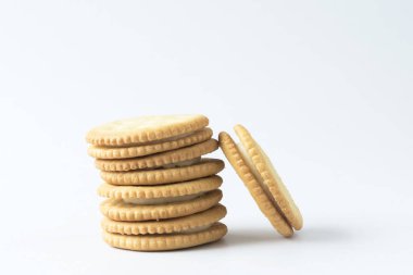 beyaz zemin üzerine kraker