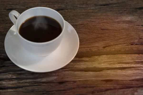 Una tazza di caffè sul tavolo — Foto Stock