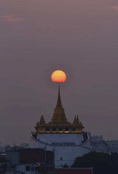 Ηλιοβασίλεμα στο golden mount — Φωτογραφία Αρχείου