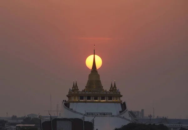 Ηλιοβασίλεμα στο ναό του golden mount — Φωτογραφία Αρχείου