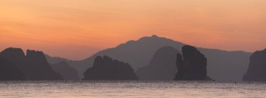 Koh Yao Noi, Phang nga ilinde güneş doğarken