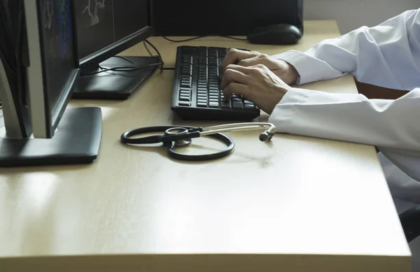 Doctor using computer to see MRI picture