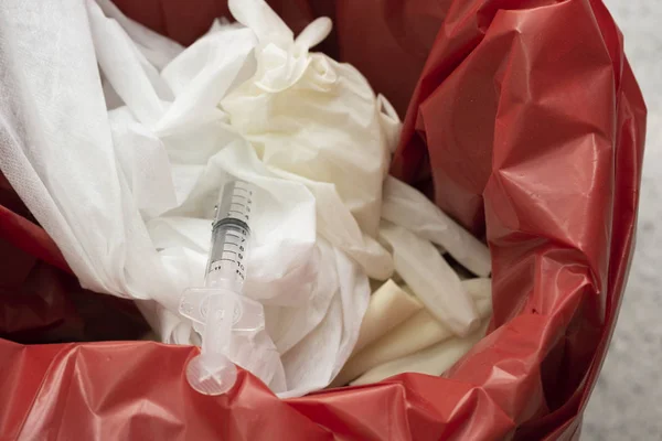 Cerrahi çöp kutusuna ameliyathane