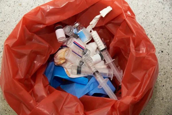 Cerrahi çöp kutusuna ameliyathane