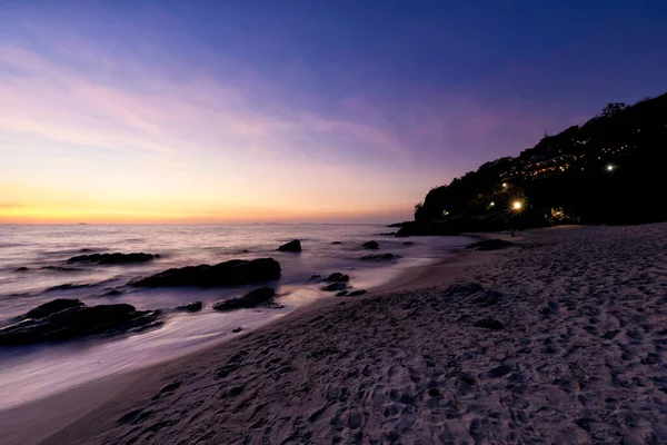 ランタビーチでの日没時の美しい空と海のシーン クラビ — ストック写真
