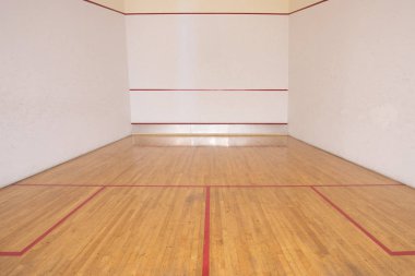 boş squash kortu