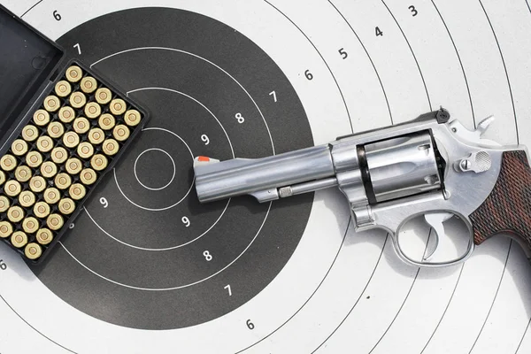 Hedef 9mm mermiler silahla