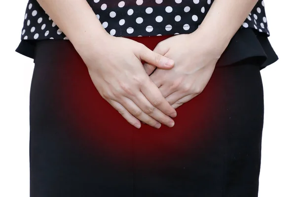 Frau mit Händen hält ihren Schritt mit rotem Fleck — Stockfoto