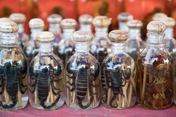 Kobra ve Akrep içki şişesi